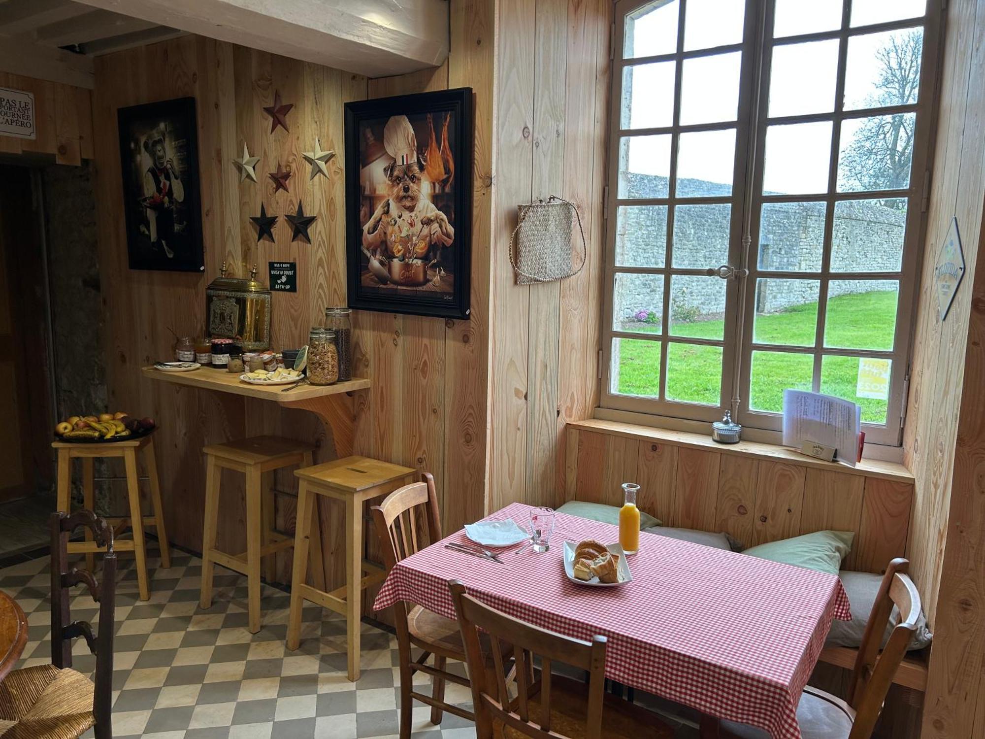 Chateau De Franquetot & D Day Collins Museum Sainte-Mere-Eglise Exterior photo